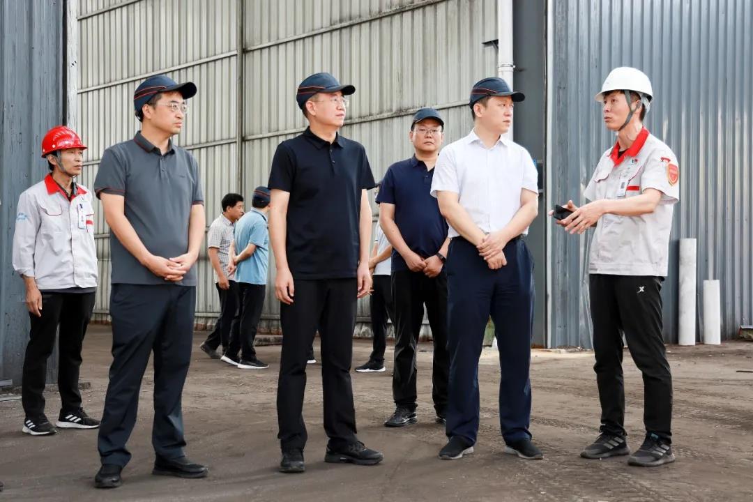 市委常委、副市長(zhǎng)、翼城縣委書記王淵到華翔（翼城）新材料科技園現(xiàn)場(chǎng)辦公